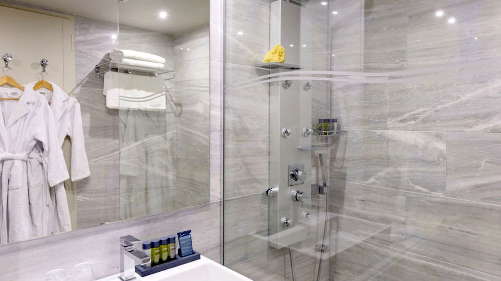 Aquila Porto Rethymno - Mythica - Deluxe Rooms Sea Front - bathroom Aquila Porto Rethymno - Mythica - Deluxe Rooms Sea Front - bathroom