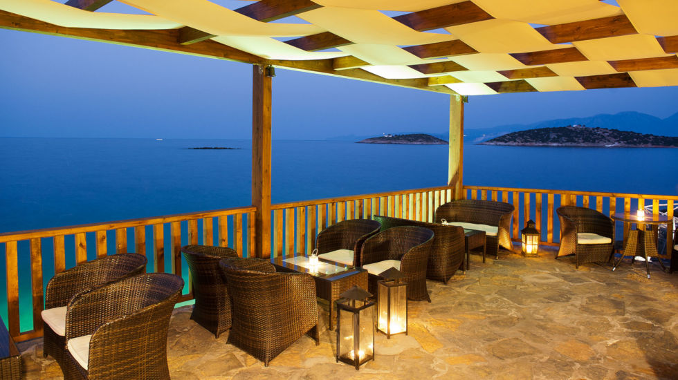 Minos Palace Hotel and suites - Island Beach Bar Minos Palace Hotel and suites - Island Beach Bar